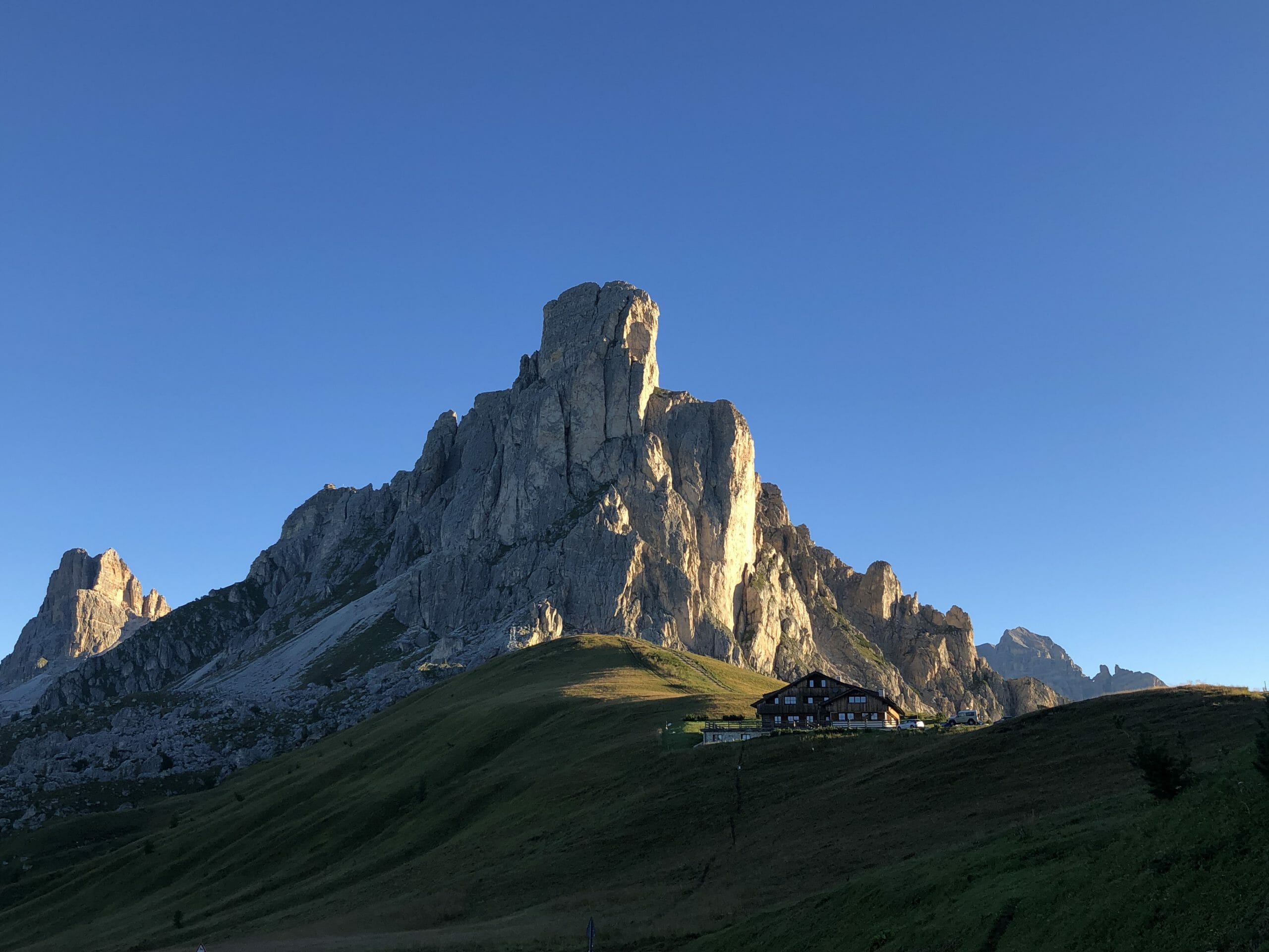 Giro ad anello del passo giau