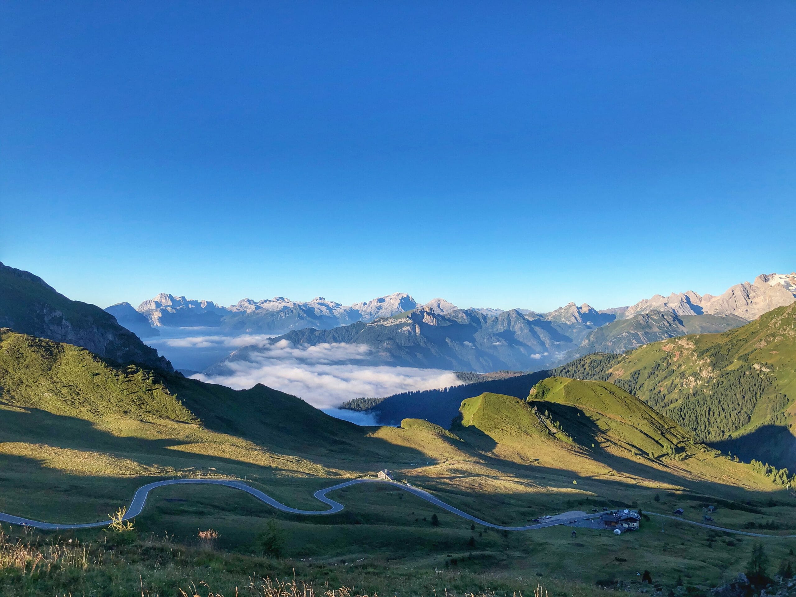 Giro ad anello del passo giau